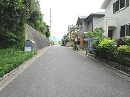 広島市安佐南区大町西１丁目 の前面道路含む現地写真