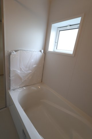 【浴室】 | 《仲介手数料無料》久喜市吉羽３丁目24-13(全1戸)新築一戸建てブルーミングガーデン | 撮影日 2025年11月6日 12:15 曇り