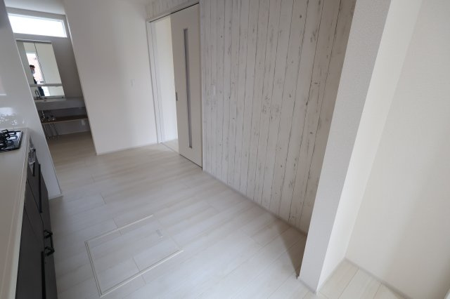 【キッチン】 | 《仲介手数料無料》久喜市吉羽３丁目24-13(全1戸)新築一戸建てブルーミングガーデン | 撮影日 2025年11月6日 12:15 曇り