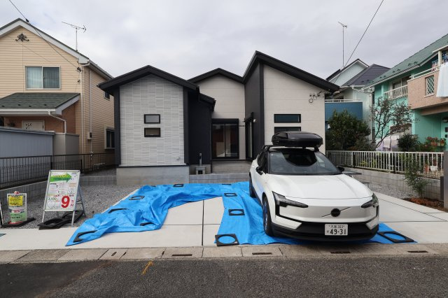 【外観】 | 《仲介手数料無料》久喜市吉羽３丁目24-13(全1戸)新築一戸建てブルーミングガーデン | 撮影日 2025年11月6日 12:15 曇り