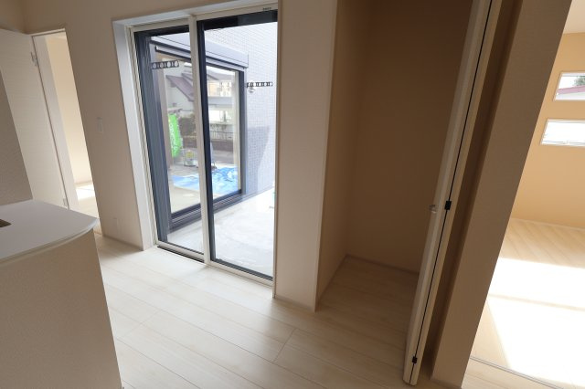 【収納】 | 《仲介手数料無料》久喜市吉羽３丁目24-13(全1戸)新築一戸建てブルーミングガーデン | 撮影日 2025年11月6日 12:15 曇り