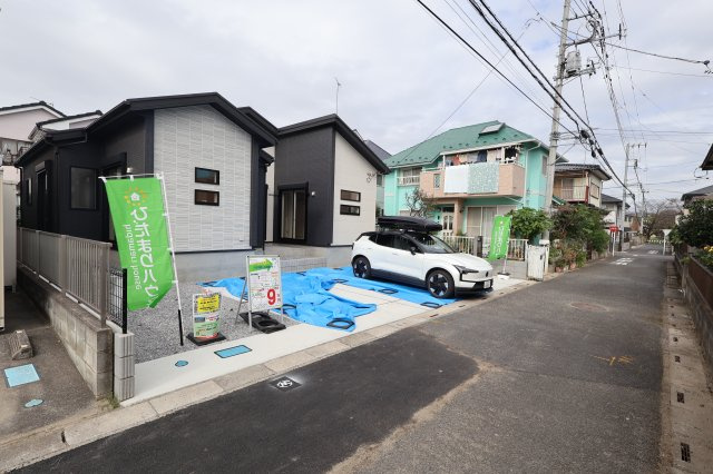 【外観】 | 《仲介手数料無料》久喜市吉羽３丁目24-13(全1戸)新築一戸建てブルーミングガーデン | 撮影日 2025年11月6日 12:15 曇り