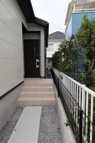 【外観】 | 《仲介手数料無料》久喜市吉羽３丁目24-13(全1戸)新築一戸建てブルーミングガーデン | 撮影日 2025年11月6日 12:15 曇り