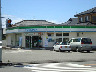 【周辺】 | Ｌｉｖｅ・Ｄｅｌｉｇｈｔ | ファミリーマート宇東川東町店まで504ｍ