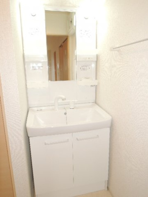 【洗面所】 | メゾン・ド・エスポワール | 忙しい朝には欠かせない洗面所です