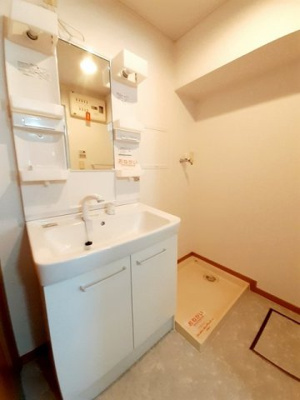 【洗面所】 | ベルローズ・Ⅰ | 脱衣スペースもあります