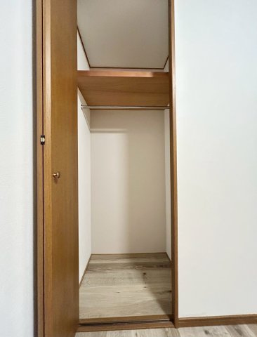 神戸市東灘区北青木３丁目の中古テラスハウスの収納|３F部分の納戸にも収納スペースがございます♪