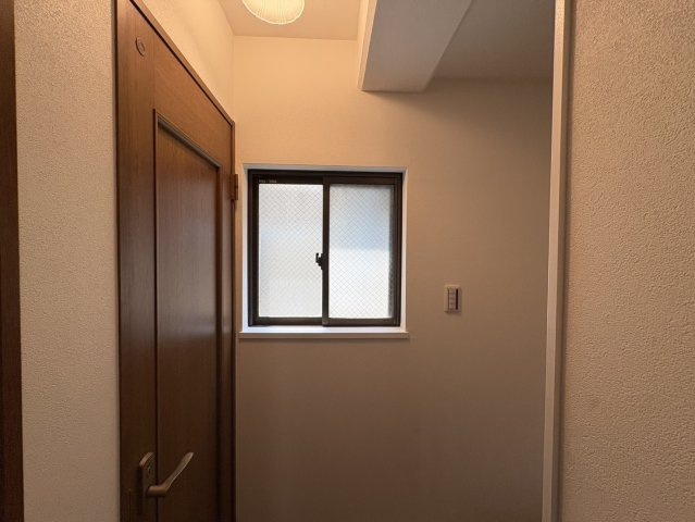 神戸市東灘区北青木３丁目の中古テラスハウスのその他|小窓からの自然な風が心地よい住空間をつくります。