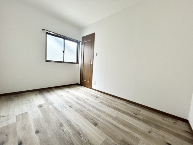 神戸市東灘区北青木３丁目の中古テラスハウスの洋室|２F部分の洋室です。