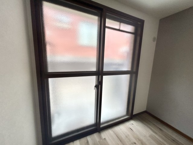 神戸市東灘区北青木３丁目の中古テラスハウスのその他|１年を通して快適な住環境を実現する、嬉しい二重サッシとなっております。