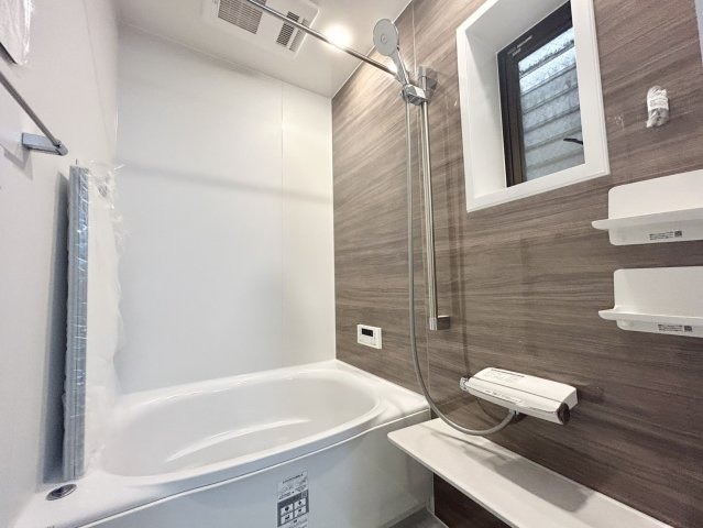 神戸市東灘区北青木３丁目の中古テラスハウスの浴室|明るく清潔感のある浴室です。毎日のバスタイムが快適に♪