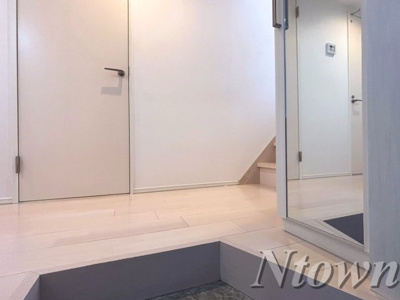 【玄関】 | アミティエフレール神明町 | 明るい玄関です