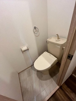 【トイレ】 | アイヴェール平尾 | 別号室の写真になります。現況優先。