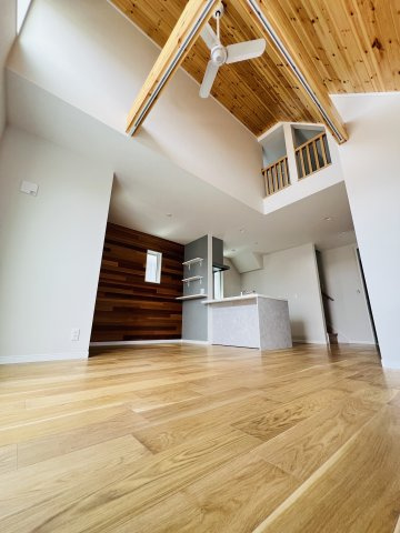 THE COASTLINE STYLE― 家から江ノ島を臨む日常 ―の居間・リビング