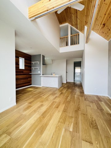 THE COASTLINE STYLE― 家から江ノ島を臨む日常 ―の居間・リビング