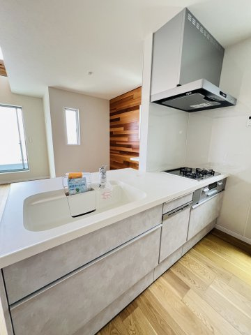 THE COASTLINE STYLE― 家から江ノ島を臨む日常 ―のキッチン