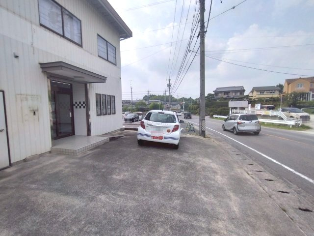 細川町柴田様貸事務所の駐車場
