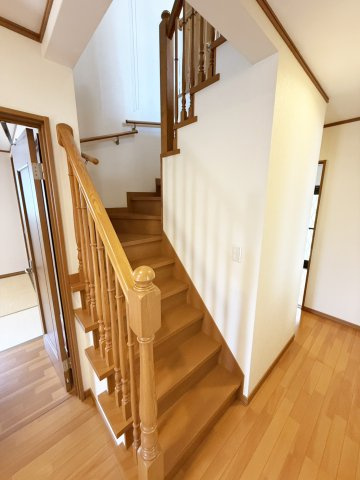 茨木市白川２丁目一戸建の内装|おしゃれな螺旋階段です。