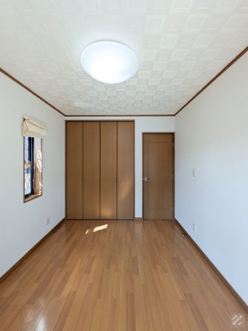 茨木市白川２丁目一戸建の洋室|１階洋室約６帖です。