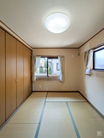 茨木市白川２丁目一戸建の和室|１階和室約６帖です。