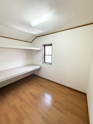 茨木市白川２丁目一戸建の収納|収納便利な２階の納戸スペースです。