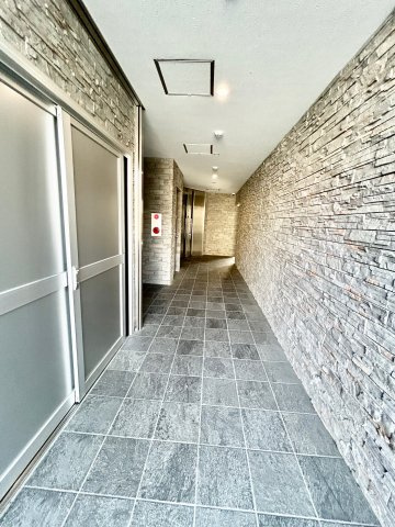 MCOURT江坂のエントランス