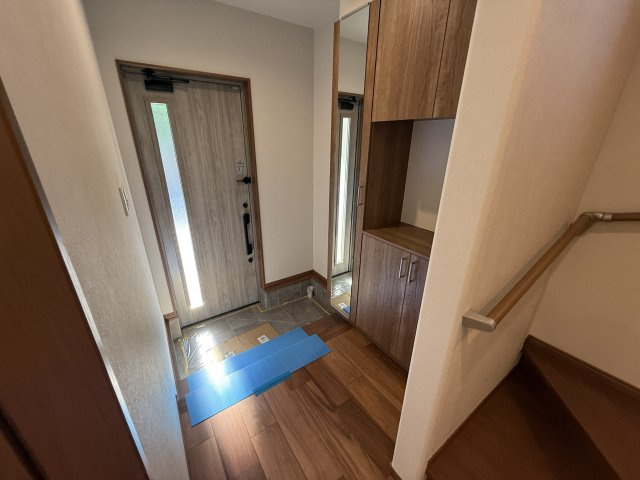 上野東ローズAの玄関