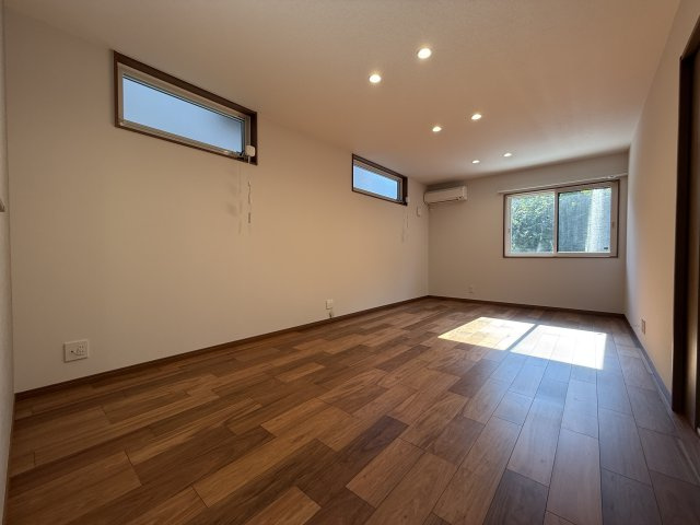 上野東ローズAの居間・リビング