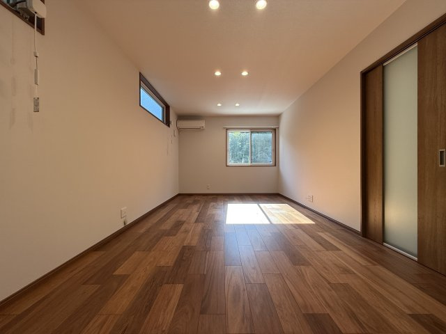 上野東ローズAの居間・リビング