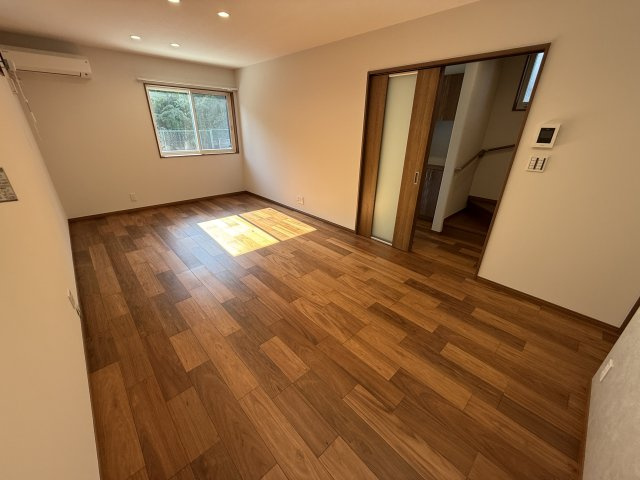 上野東ローズAの居間・リビング