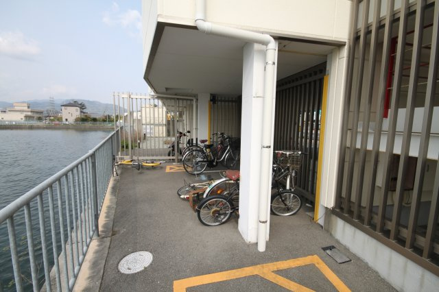 Q176の駐車場|車をお持ちの方に嬉しい駐車場付きの物件です