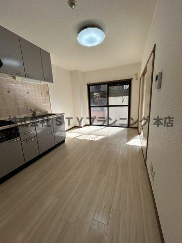 仲介手数料０円！プラティーク　ヴィラの居間・リビング