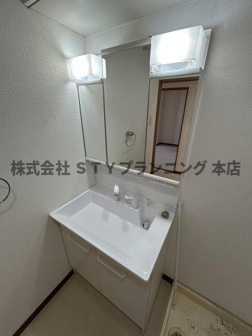 仲介手数料０円！プラティーク　ヴィラの独立洗面台