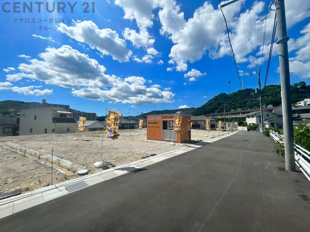 【現地のご紹介】
全14区画の分譲地です。自由設計対応です。資料のご請求やご見学予約承っております。お気軽にお問合せください。