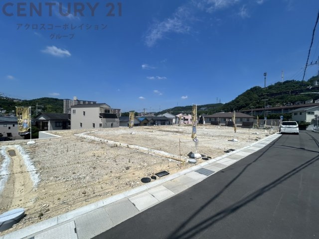 【現地のご紹介】
全14区画の分譲地です。自由設計対応です。資料のご請求やご見学予約承っております。お気軽にお問合せください。