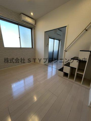 仲介手数料０円！i-smart 1の居間・リビング