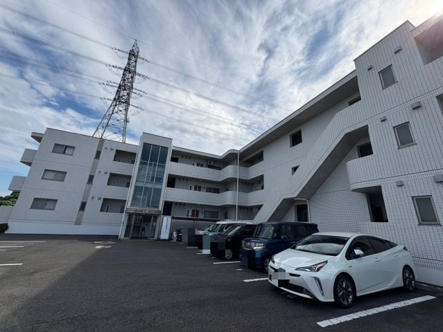 ホワイトホークの駐車場