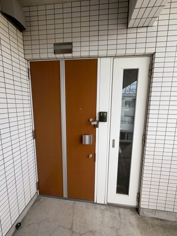 ホワイトホークの玄関