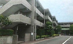 プライス・アイズの外観