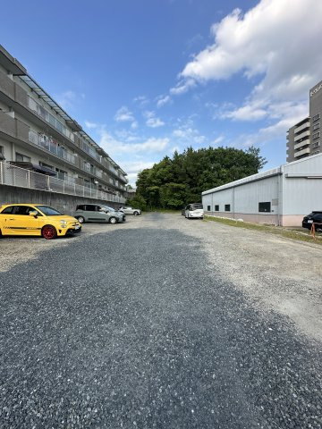ブルーム豊栄の駐車場