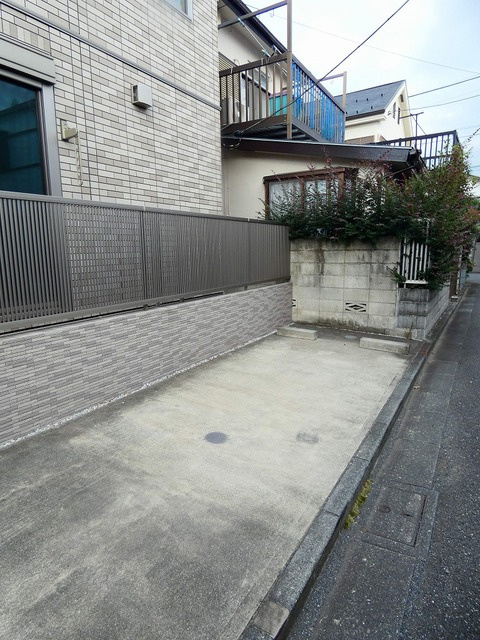 シャルムの駐車場|敷地内駐車場★
