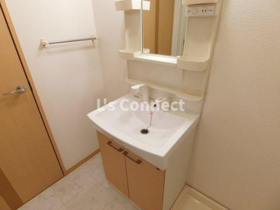 【洗面所】 | ウィングガーデンしらとり | 朝の支度もスムーズな独立洗面台。