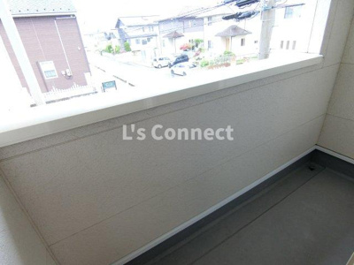 【バルコニー】 | ウィングガーデンしらとり | ２階のお部屋で洗濯物もたくさん干せます。