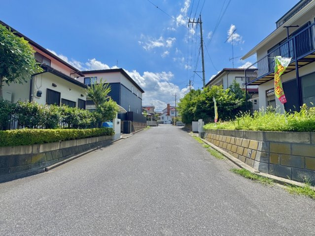 土浦市永国東町中古戸建の前面道路含む現地写真