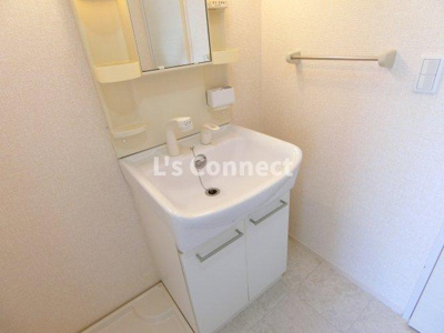 【洗面所】 | シャルマン古川Ａ | 朝の支度もスムーズな独立洗面台。