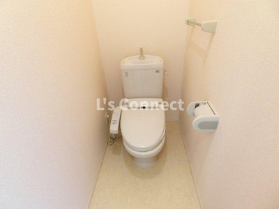 【トイレ】 | シャルマン古川Ａ | 温水洗浄便座付きのトイレ。