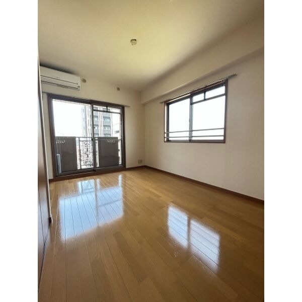 フローレス東比恵の居間・リビング