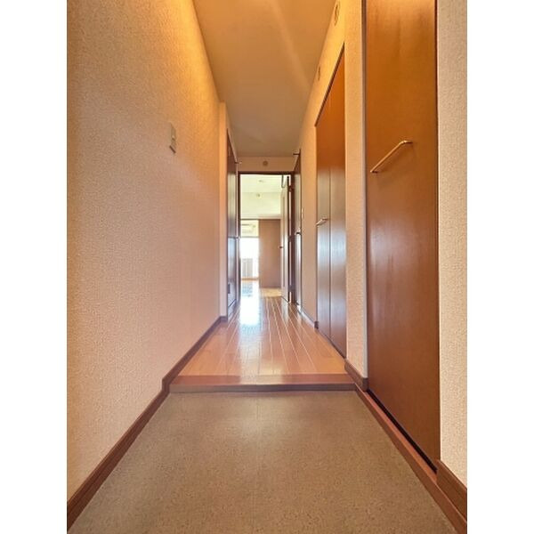 フローレス東比恵の玄関