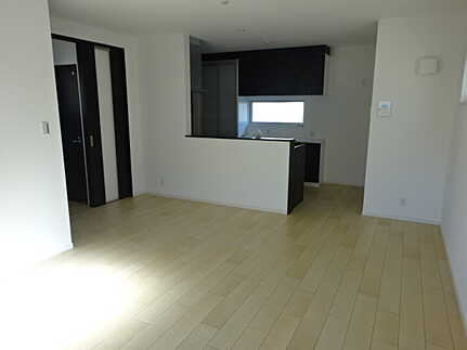 広島市南区南大河町の居間・リビング