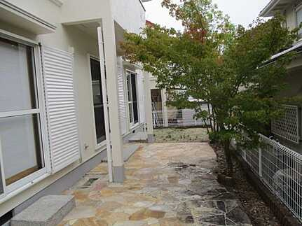 四季が丘8丁目の庭